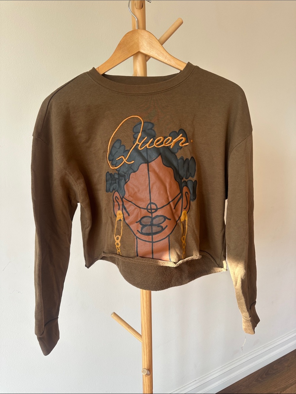 Queen Graphic Cropped Sweatshirt - Olive Brown
